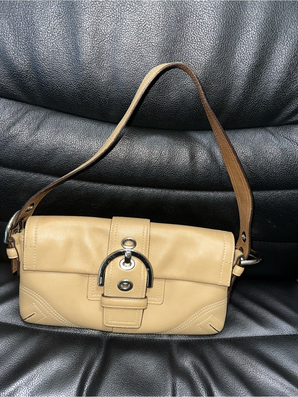 Coach SOHO 8A05 shoulder bag in tan leather with silver hardware